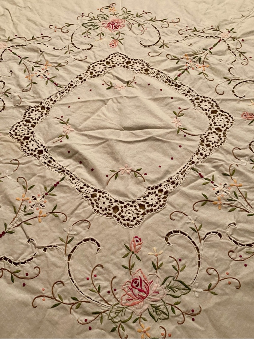 Round Tablecloth. Handmade - Picture 5 of 5